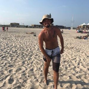 Meet your Posher, Troy